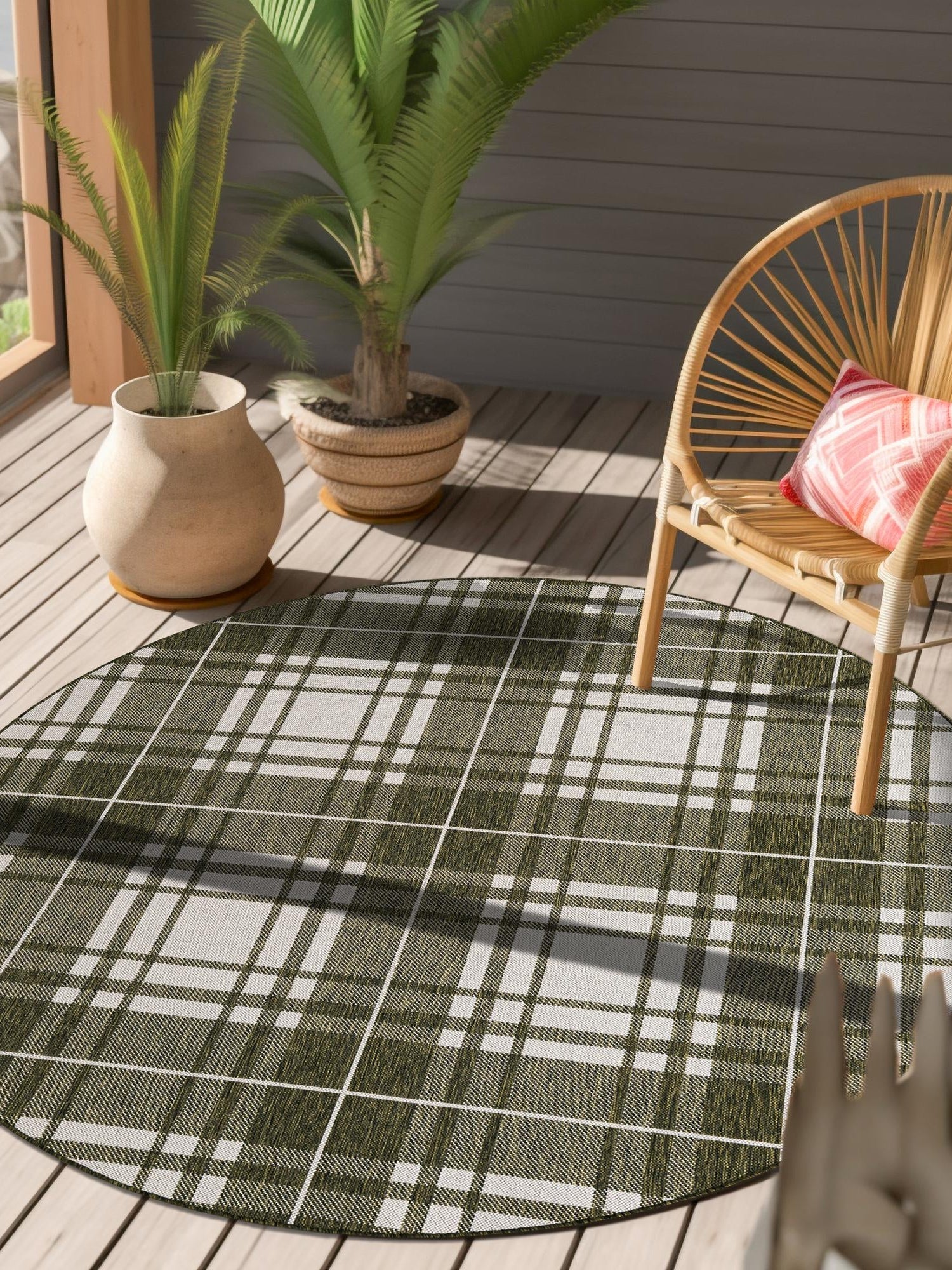 Green 3' 1 x 3' 1 Outdoor Checkered Round Area Rug Weather Resistant for Patio, Deck, Terrace, Balcony, Porch 100% Polypropylene Geometric Carpet for Sale at Rug Engine
