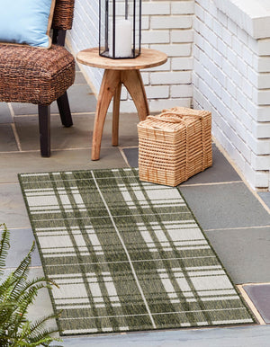 Green 2' x 5' 3 Outdoor Checkered Runner Rug