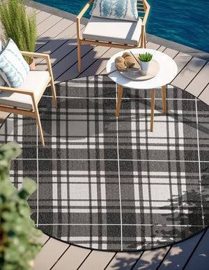 Black and White 7' 10 x 7' 10 Outdoor Checkered Round Area Rug Weather Resistant for Patio, Deck, Terrace, Balcony, Porch 100% Polypropylene Geometric Carpet for Sale at Rug Engine