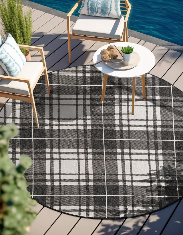 Black and White 3' 1 x 3' 1 Outdoor Checkered Round Rug