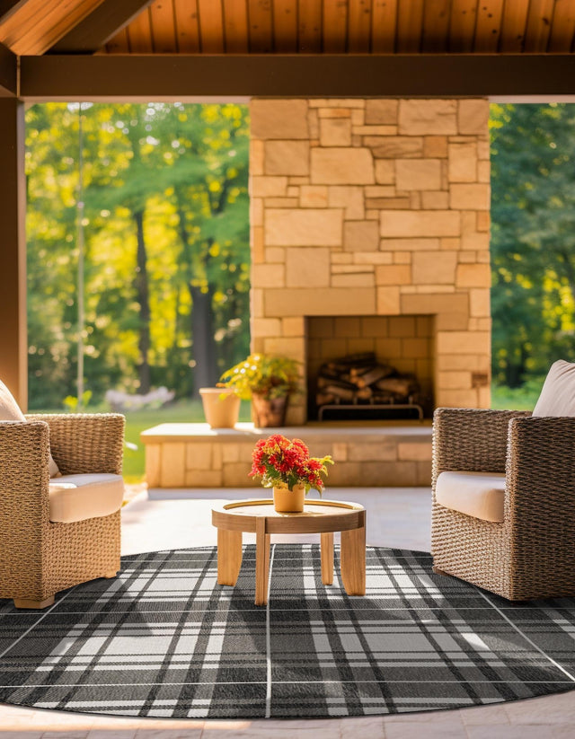 Black and White 7' 10 x 7' 10 Outdoor Checkered Round Area Rug Weather Resistant for Patio, Deck, Terrace, Balcony, Porch 100% Polypropylene Geometric Carpet for Sale at Rug Engine