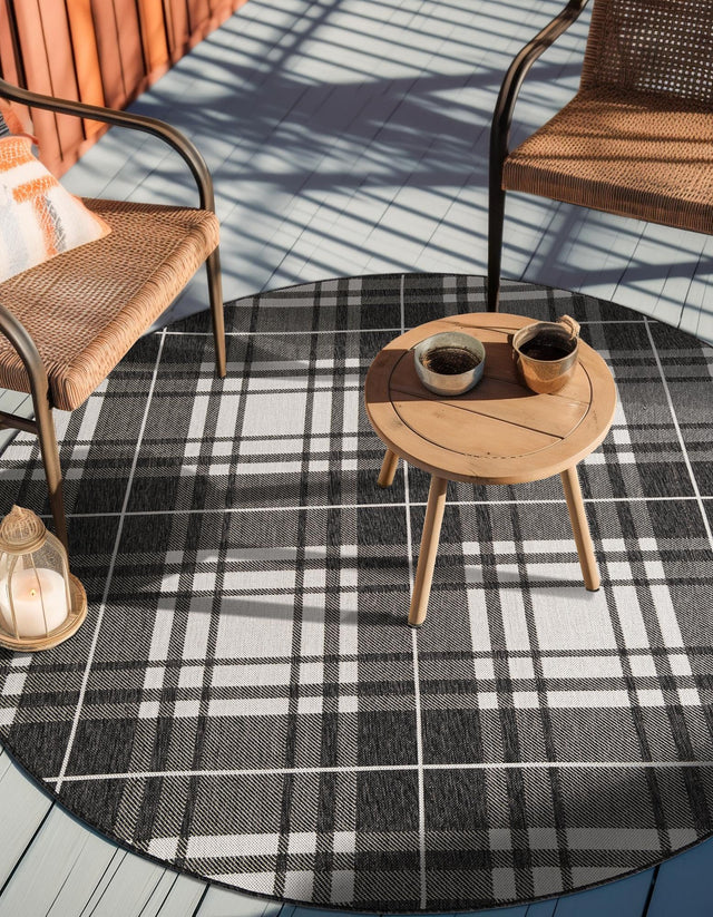 Black and White 3' 1 x 3' 1 Outdoor Checkered Round Rug
