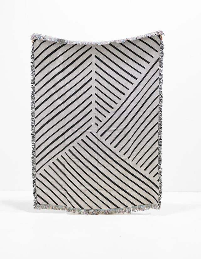 Black and White 4' 6 x 6' Throw Blanket Rectangle Rug