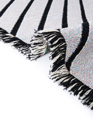 Black and White 4' 6 x 6' Throw Blanket Rectangle Rug