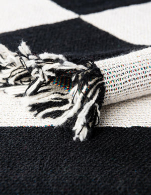 Black and White 4' 6 x 6' Throw Blanket Rectangle Rug