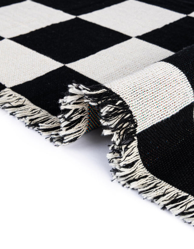 Black and White 4' 6 x 6' Throw Blanket Rectangle Rug