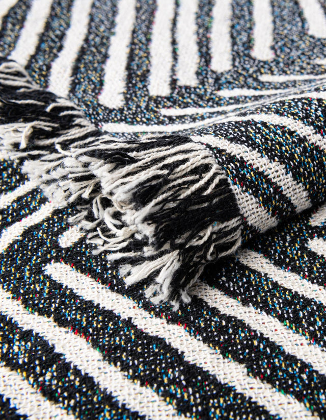Black and White 4' 6 x 6' Throw Blanket Rectangle Rug