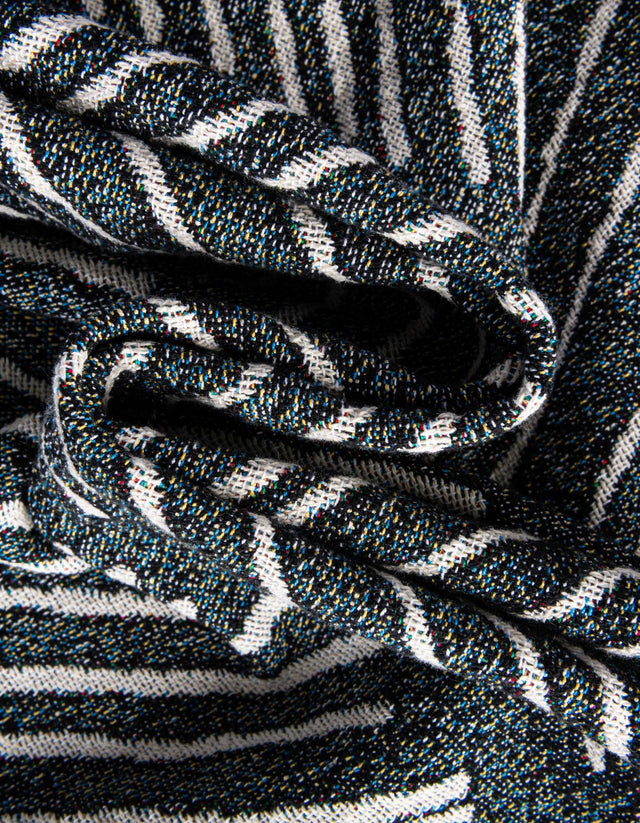 Black and White 4' 6 x 6' Throw Blanket Rectangle Rug