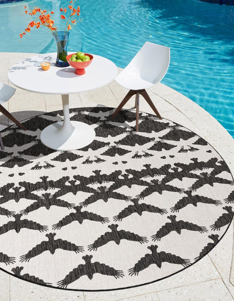 Black and White 6' 1 x 6' 1 Outdoor Modern Round Rug