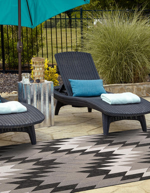 Black and White 2' x 3' 1 Outdoor Modern Rectangle Area Rug Weather Resistant for Patio, Deck, Terrace, Balcony, Porch 100% Polypropylene Modern Outside Carpet for Sale at Rug Engine
