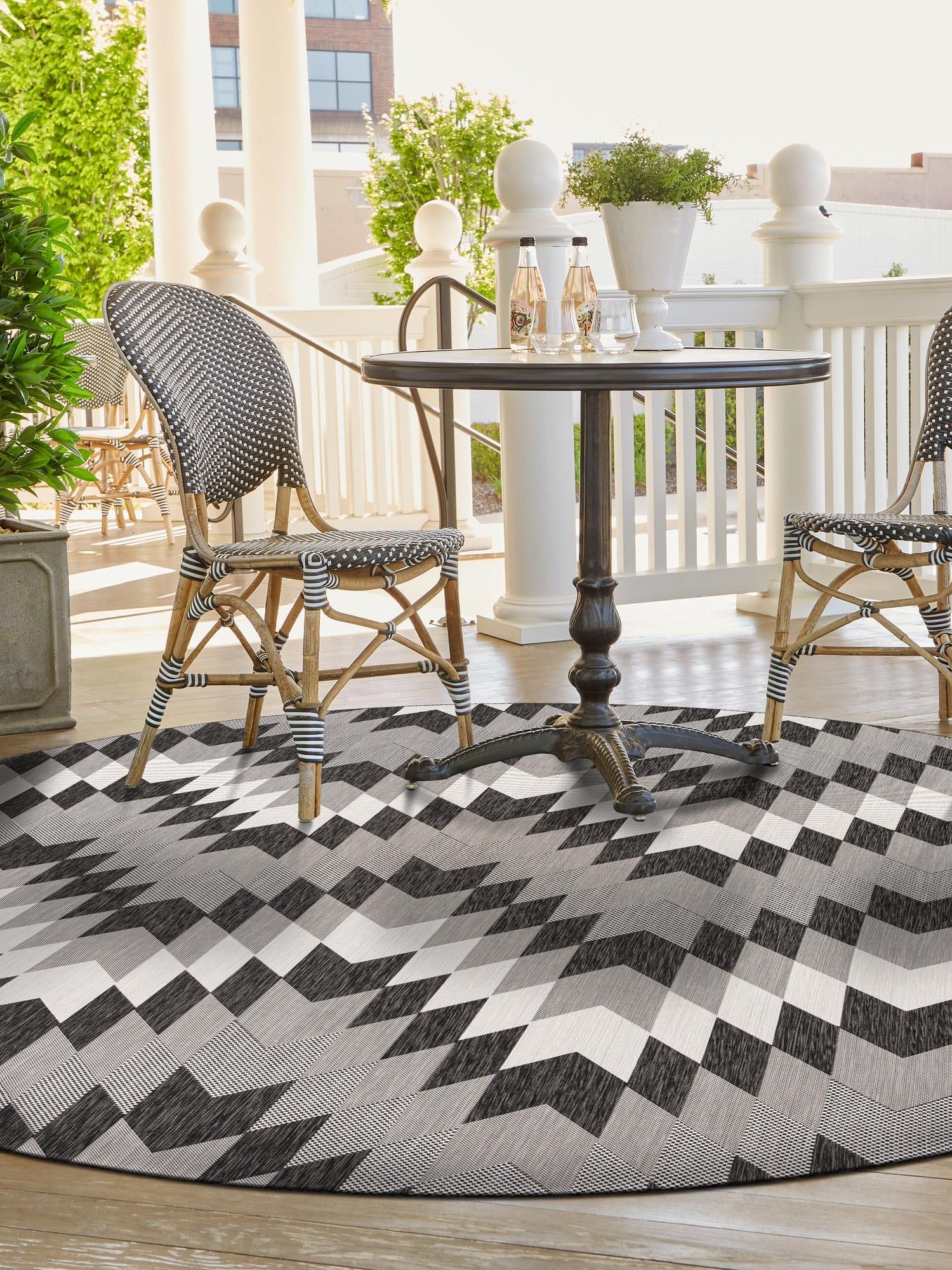 Black and White 7' 10 x 7' 10 Outdoor Modern Round Area Rug Weather Resistant for Patio, Deck, Terrace, Balcony, Porch 100% Polypropylene Modern Outside Carpet for Sale at Rug Engine