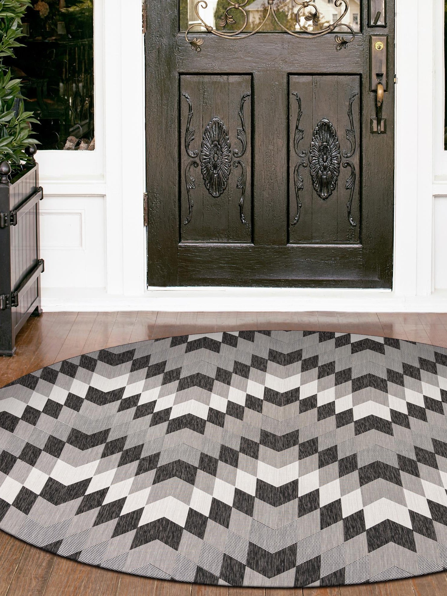 Black and White 7' 10 x 7' 10 Outdoor Modern Round Area Rug Weather Resistant for Patio, Deck, Terrace, Balcony, Porch 100% Polypropylene Modern Outside Carpet for Sale at Rug Engine