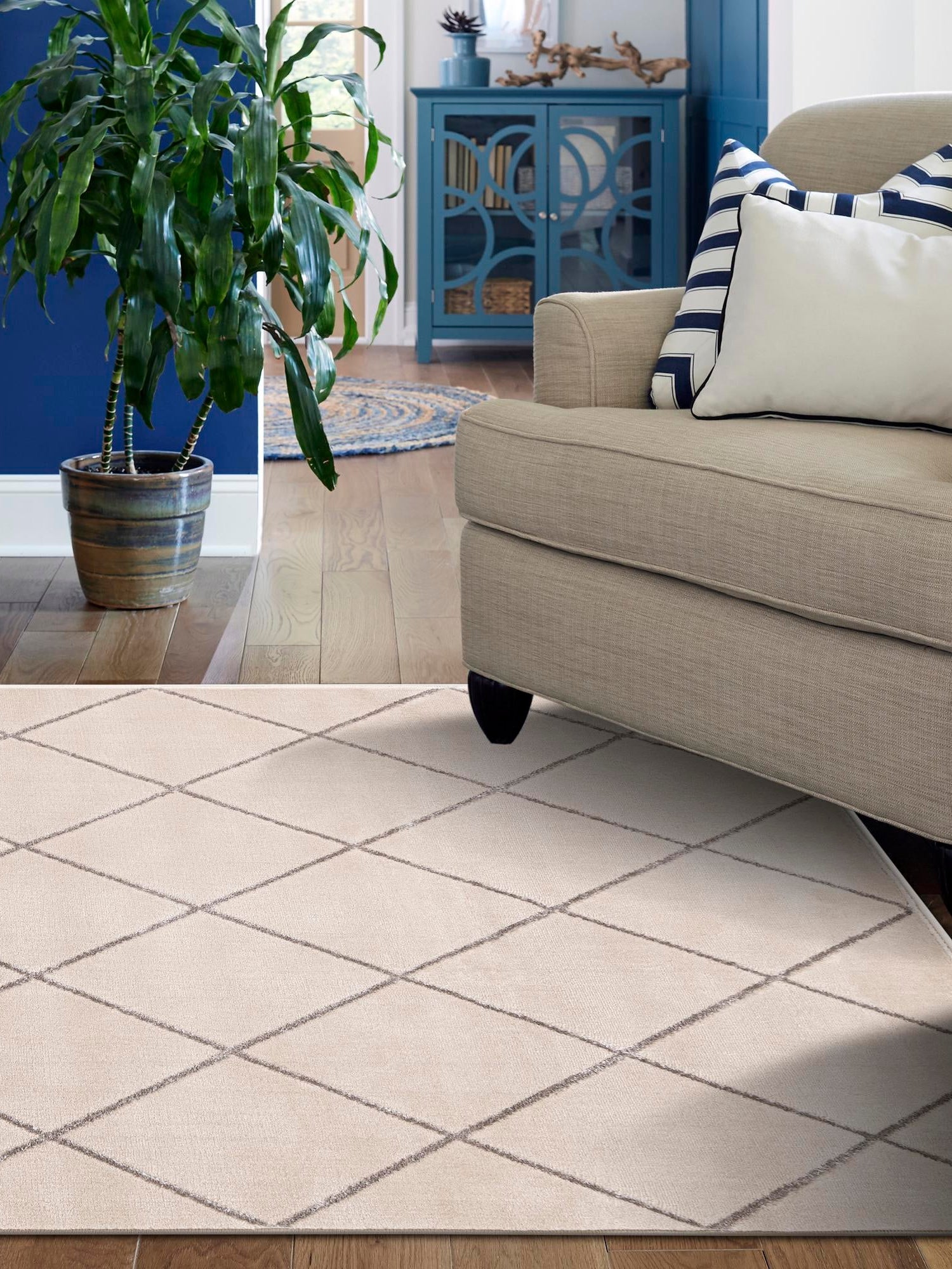 White and Silver 5' 3 x 7' 1 Vogue Geo Rectangle Area Rug Geometric Glam Style Shiny Accents Carpet Mat for Unique Interior Design & Home Decor for Sale at Rug Engine