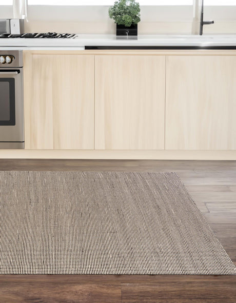 Black and White 4' 1 x 6' 1 Laurel Handwoven Jute Rectangle Rug