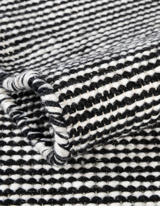 Black Sky 5' 1 x 8' Jill Zarin Palm Springs Outdoor Rectangle Area Rug Weather Resistant for Patio, Deck, Terrace, Balcony, Porch Hand Made 100% PET Polyester Outside Carpet for Sale at Rug Engine