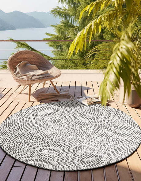 Gray 5' 1 x 5' 1 Tweed Braided Jute Round Rug