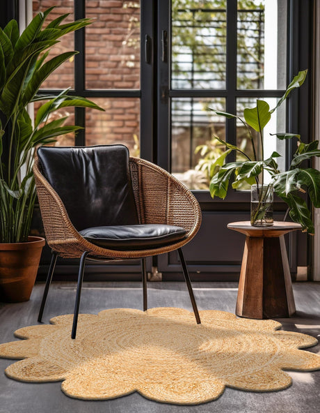 Natural 5' 1 x 5' 1 Scallop Braided Jute Round Area Rug