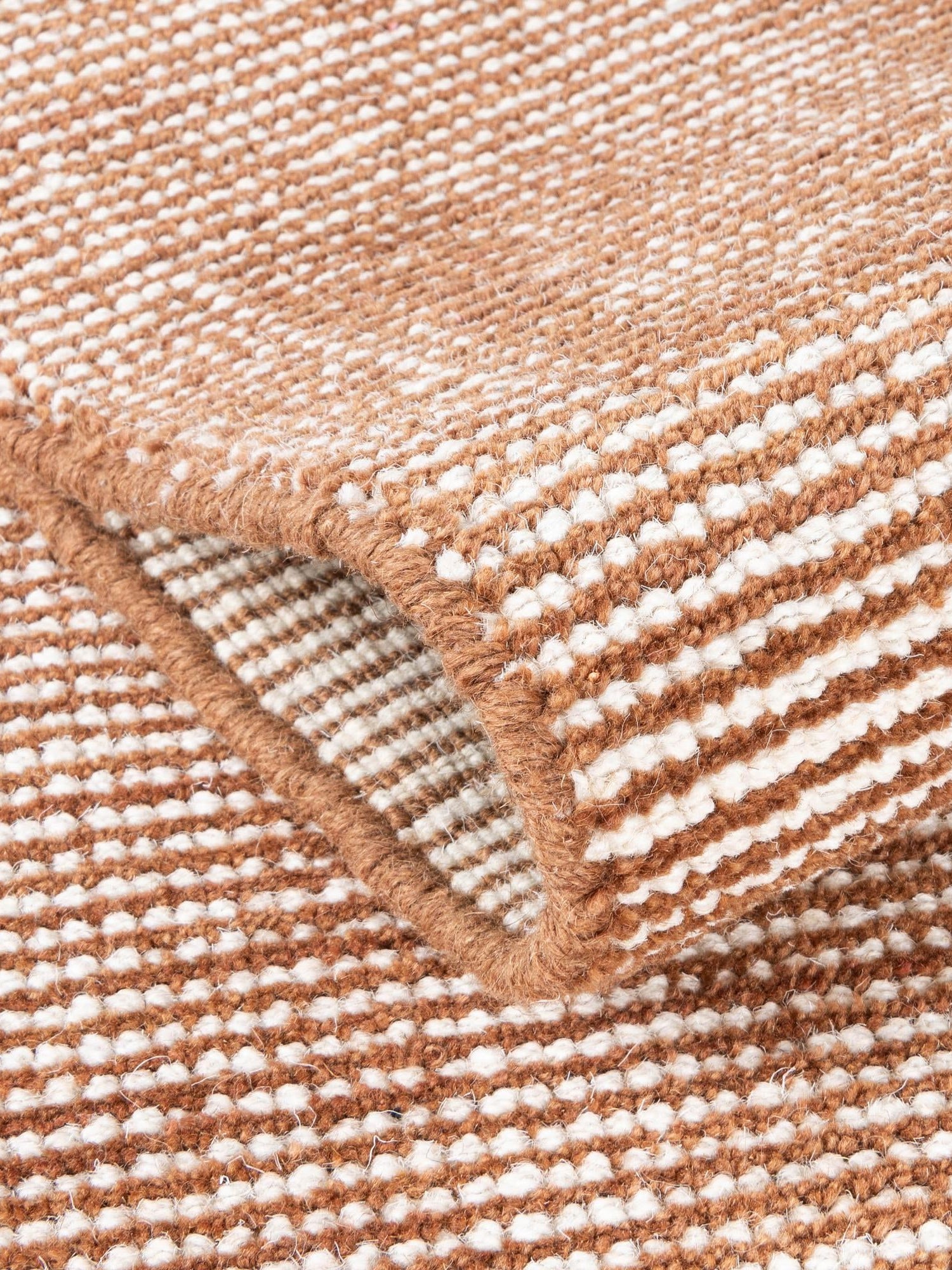 Cocoa Bean Brown 5' 1 x 5' 1 Jill Zarin English Manor Round Area Rug 100% Premium Natural Wool Handwoven Carpet for Living Rooms, Office Space, Bedrooms, Dorms for Sale at Rug Engine