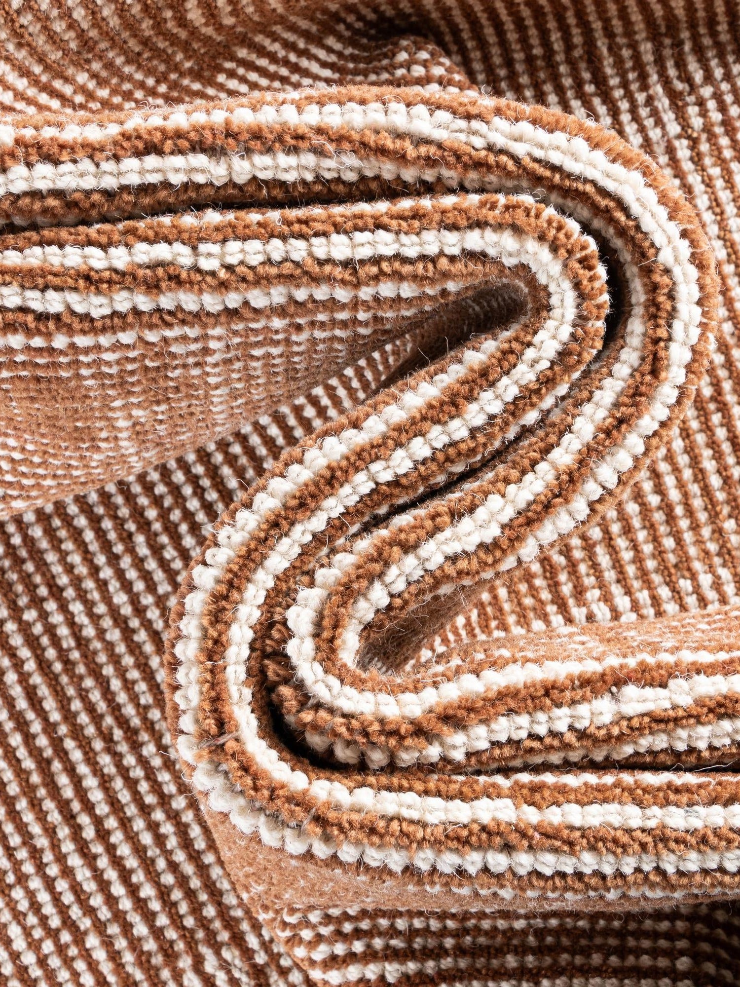 Cocoa Bean Brown 5' 1 x 5' 1 Jill Zarin English Manor Round Area Rug 100% Premium Natural Wool Handwoven Carpet for Living Rooms, Office Space, Bedrooms, Dorms for Sale at Rug Engine