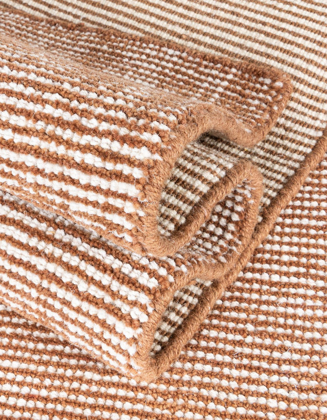 Cocoa Bean Brown 5' 1 x 5' 1 Jill Zarin English Manor Round Area Rug 100% Premium Natural Wool Handwoven Carpet for Living Rooms, Office Space, Bedrooms, Dorms for Sale at Rug Engine