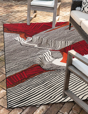 Red and Black 5' 1 x 7' 1 Outdoor Modern Rectangle Rug