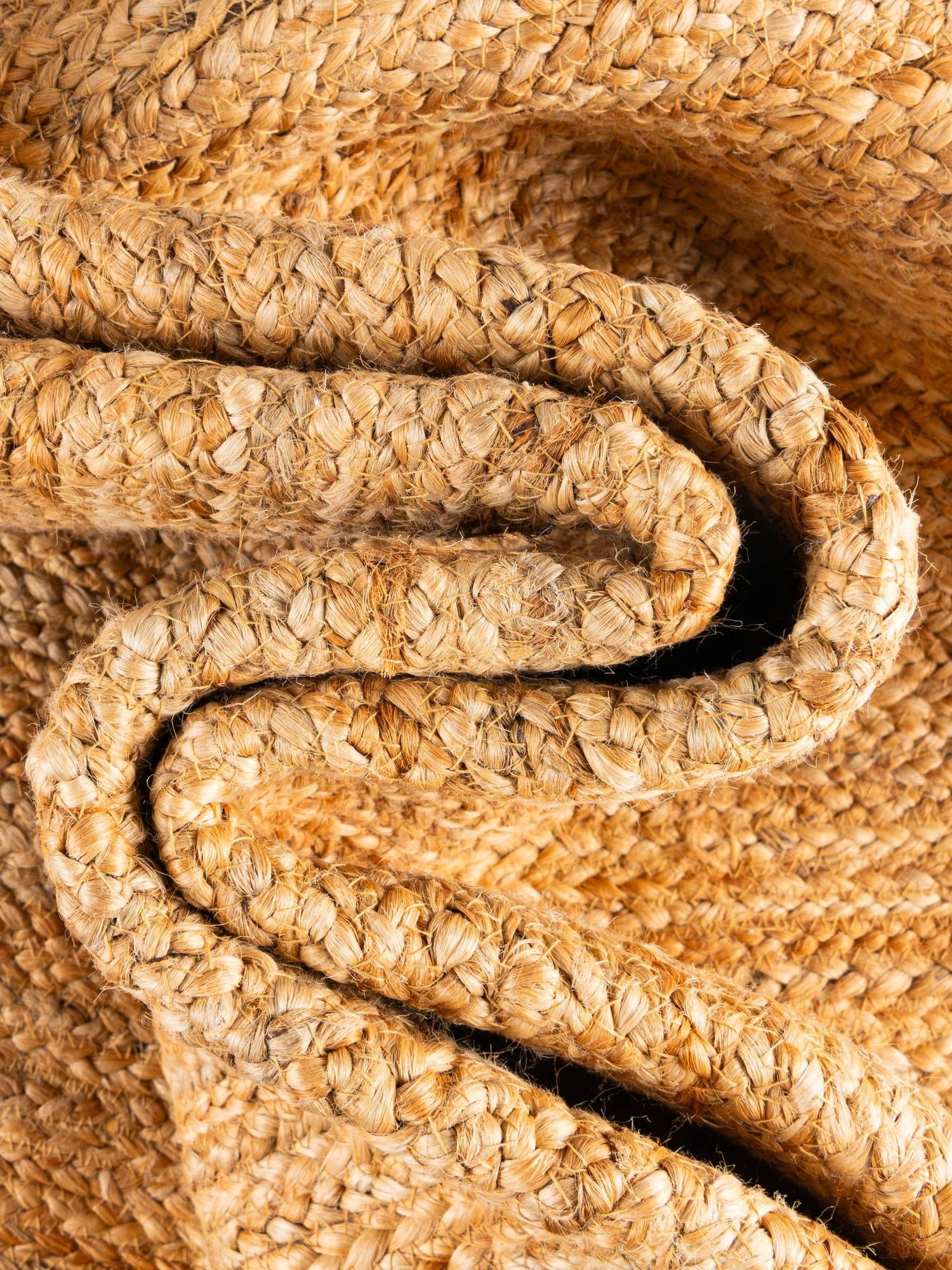 Natural and Ivory 4' 1 x 6' 1 Scallop Braided Jute Rectangle Area Rug