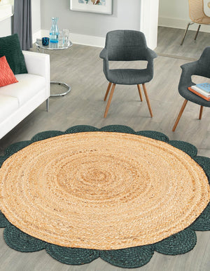Natural and Green 3' 1 x 3' 1 Scallop Braided Jute Round Rug