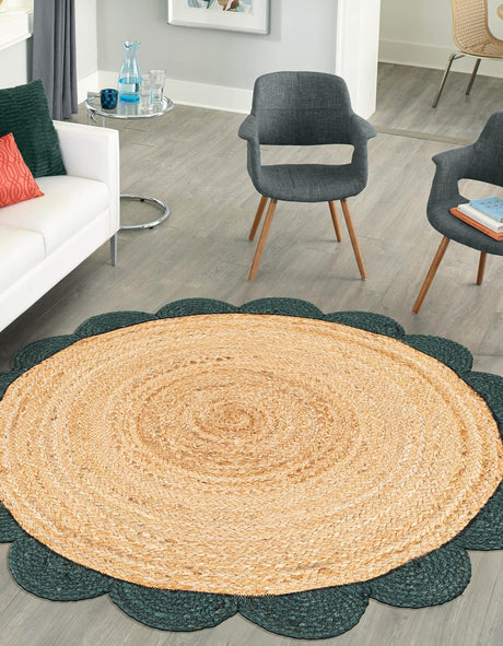 Natural and Green 3' 1 x 3' 1 Scallop Braided Jute Round Rug
