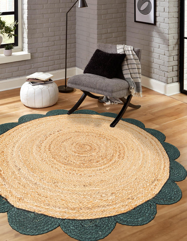 Natural and Green 3' 1 x 3' 1 Scallop Braided Jute Round Rug
