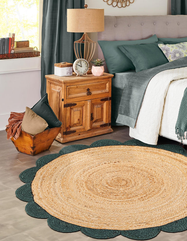 Natural and Green 3' 1 x 3' 1 Scallop Braided Jute Round Rug