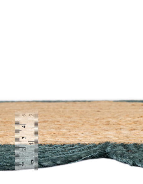 Natural and Green 4' 1 x 6' 1 Scallop Braided Jute Rectangle Rug