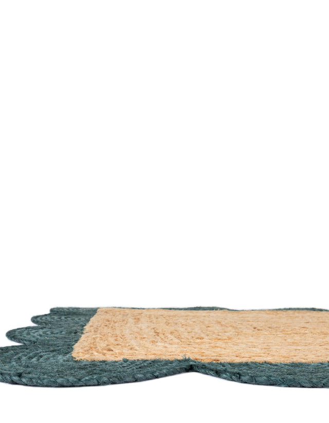 Natural and Green 3' 1 x 5' 1 Scallop Braided Jute Rectangle Rug