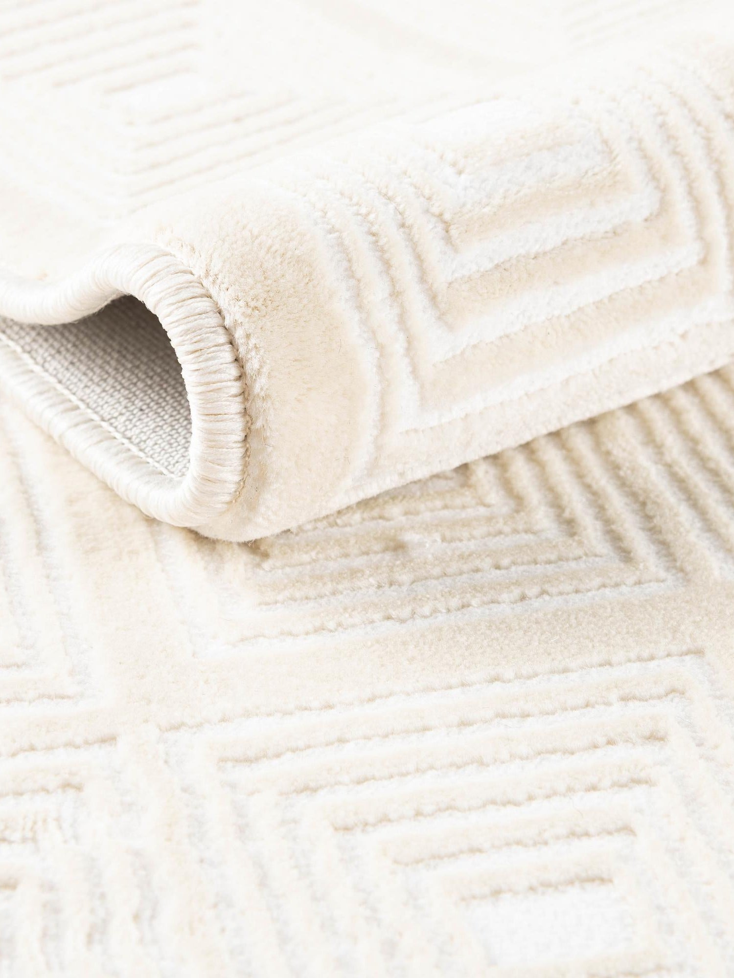 Ivory White 4' 1 x 6' 1 Aakaar Rectangle Area Rug 85% Polypropylene & 15% Chenille Living Room Bedroom Carpet for Sale at Rug Engine