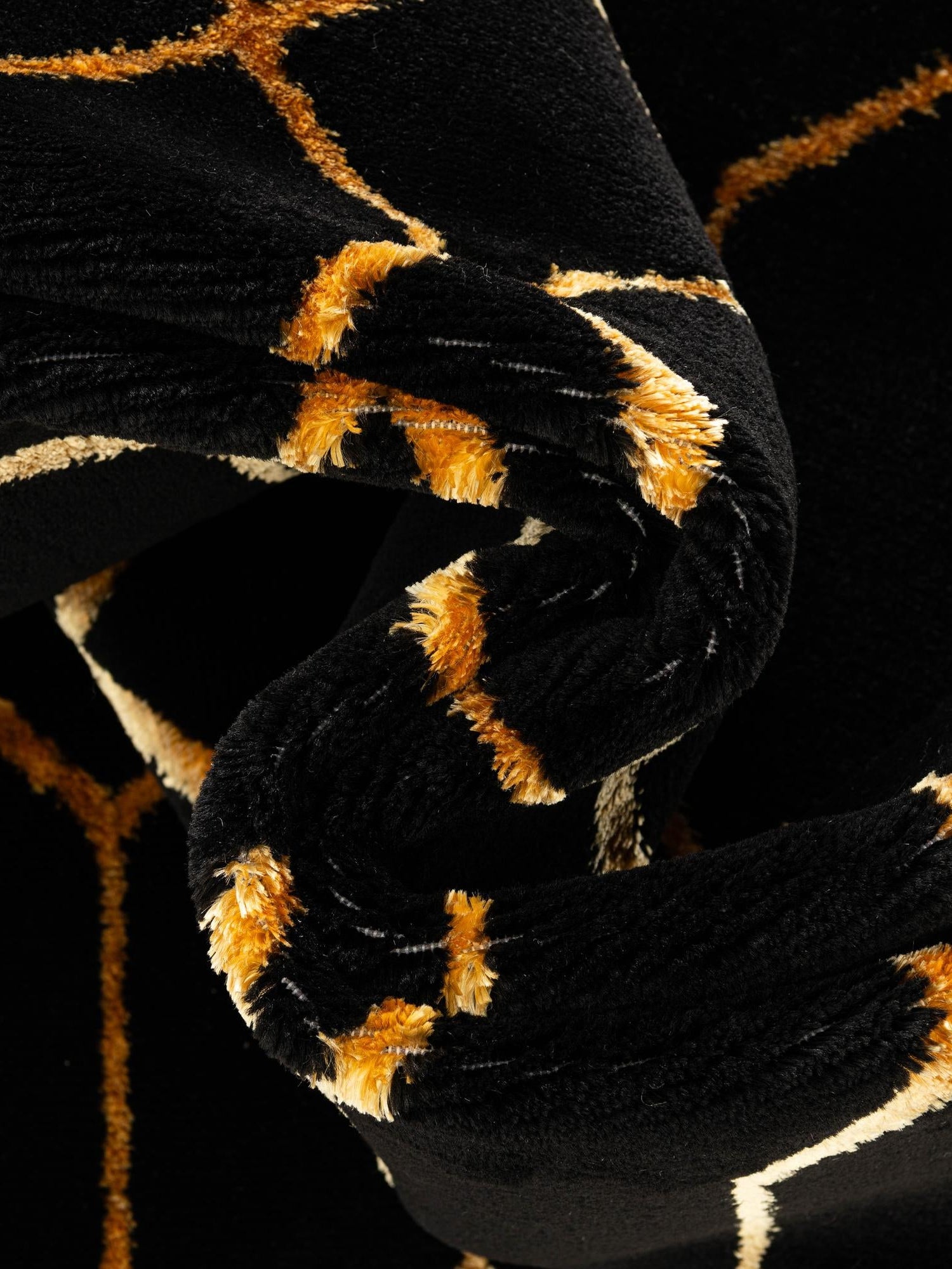 Black and Gold 7' 10 x 10' Marilyn Monroe Glam Rectangle Area Rug 70% Polypropylene & 30% Polyester Vivid Geometric Modern Carpet for Interior Home Decor for Sale at Rug Engine